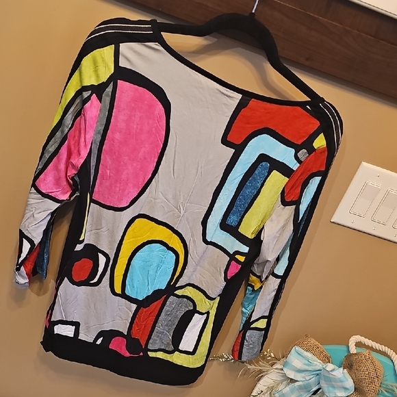 Colorful Geometric Long Sleeve Top - Picture 5 of 8